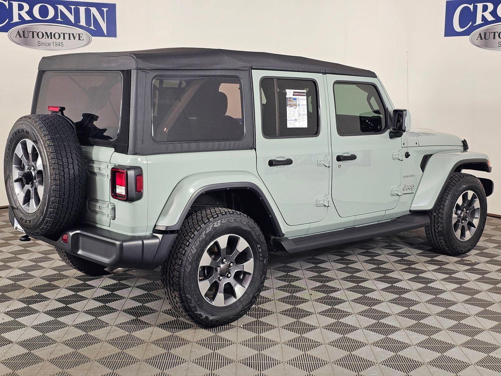 Used 2023 Jeep Wrangler Unlimited Sahara w/ Cold Weather Group AWD/4WD image 35
