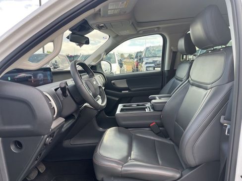 Used 2025 Ford Expedition Active image 8
