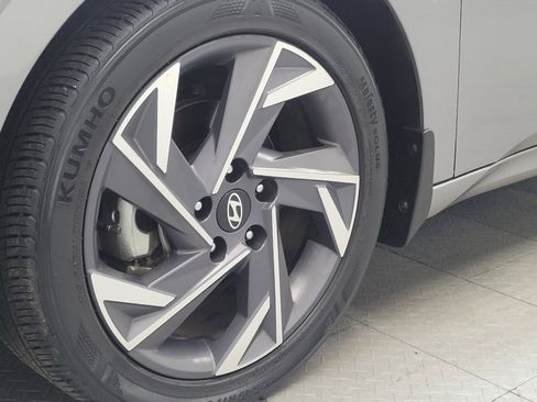 Used 2025 Hyundai Elantra Sport FWD image 31
