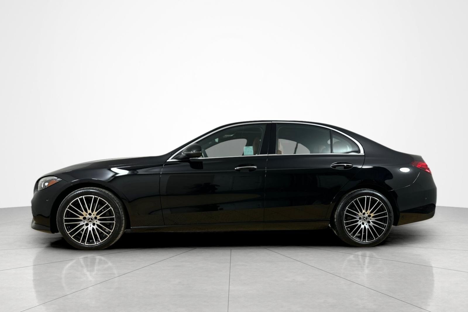 Used 2024 Mercedes-Benz C 300 Sedan image 2