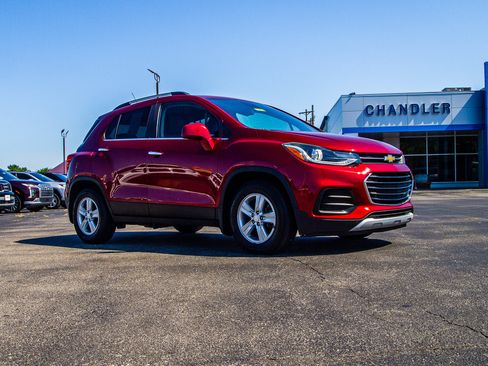 Used 2019 Chevrolet Trax LT w/ LT Convenience Package FWD image 9