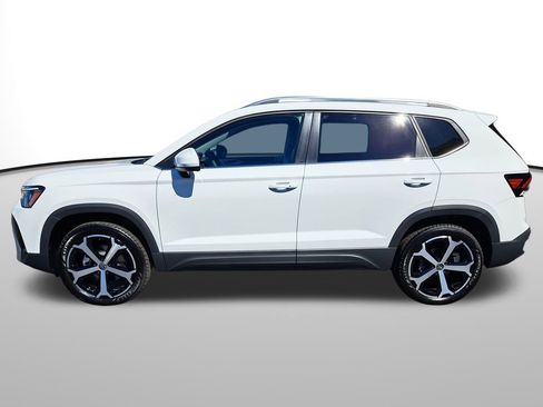 New 2025 Volkswagen Taos SEL image 9