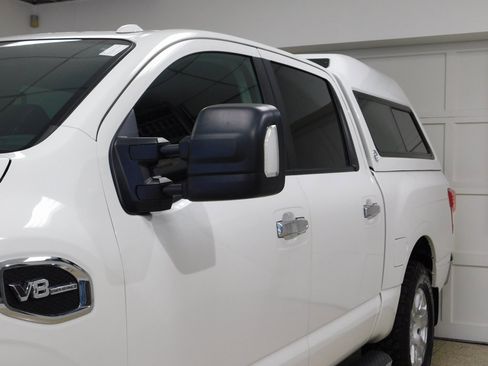 Used 2017 Nissan Titan SV image 22