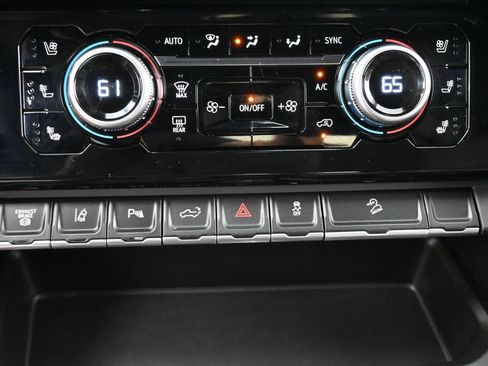 Used 2024 GMC Sierra 2500 AT4 w/ AT4 Premium Plus Package AWD/4WD image 15
