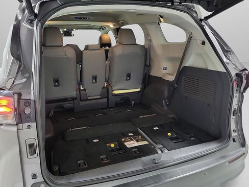 Certified 2021 Toyota Sienna XLE image 7