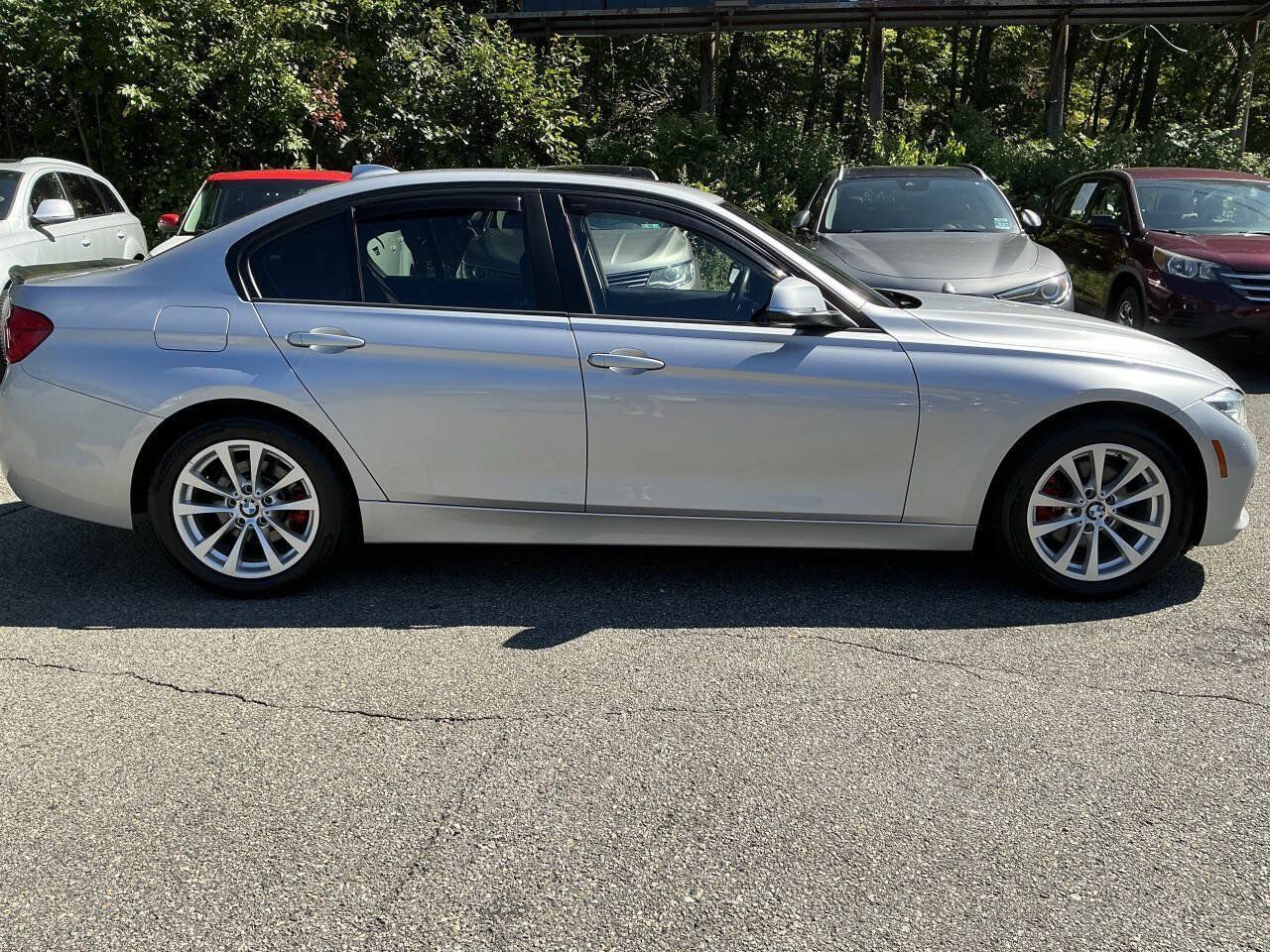 Used 2018 BMW 320i xDrive Sedan AWD/4WD image 4