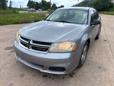 Used 2013 Dodge Avenger SE FWD image 2