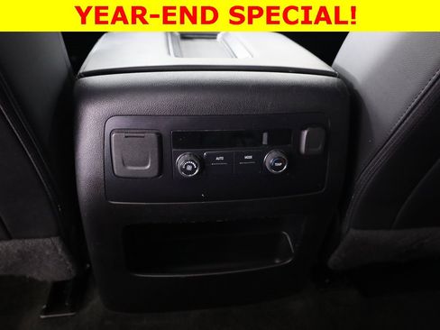 Used 2018 Chevrolet Suburban LT image 31