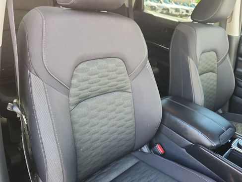 Used 2025 Nissan Pathfinder SV AWD/4WD image 17