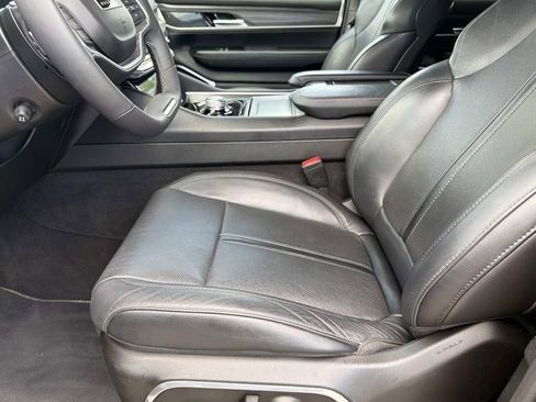 Used 2024 Jeep Wagoneer L Series II RWD image 15
