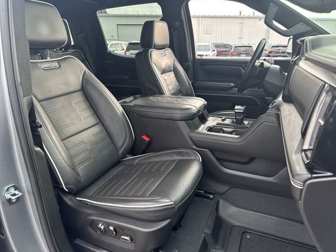 Used 2023 GMC Sierra 1500 AT4X image 13