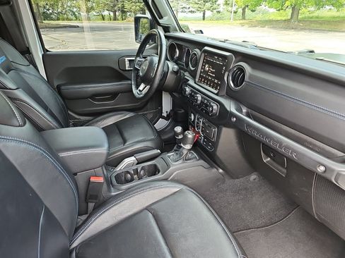 Used 2022 Jeep Wrangler Unlimited Rubicon 4xe w/ Cold Weather Group AWD/4WD image 10