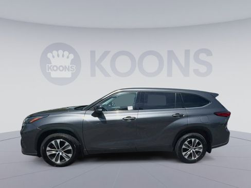Used 2022 Toyota Highlander XLE image 7