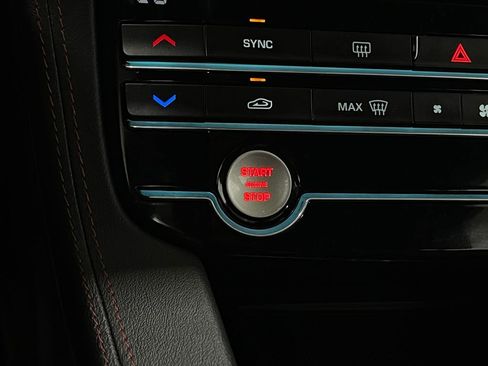 Used 2020 Jaguar F-PACE Checkered Flag image 22