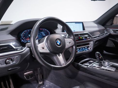 Used 2022 BMW 740i w/ M Sport Package image 6