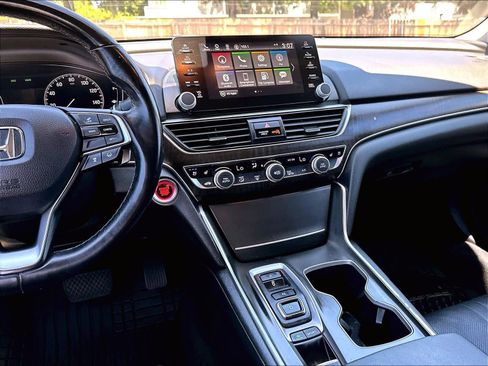 Used 2019 Honda Accord Touring image 7