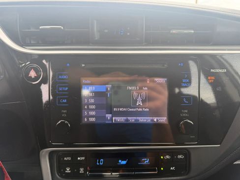 Used 2017 Toyota Corolla LE FWD image 19