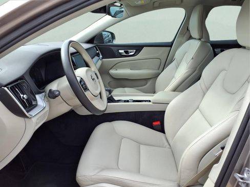 Used 2020 Volvo S60 T5 Momentum FWD image 10
