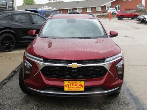 Used 2025 Chevrolet Trax LT w/ LT Convenience Package FWD image 13