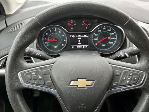 Used 2018 Chevrolet Cruze LT w/ Convenience Package image 18