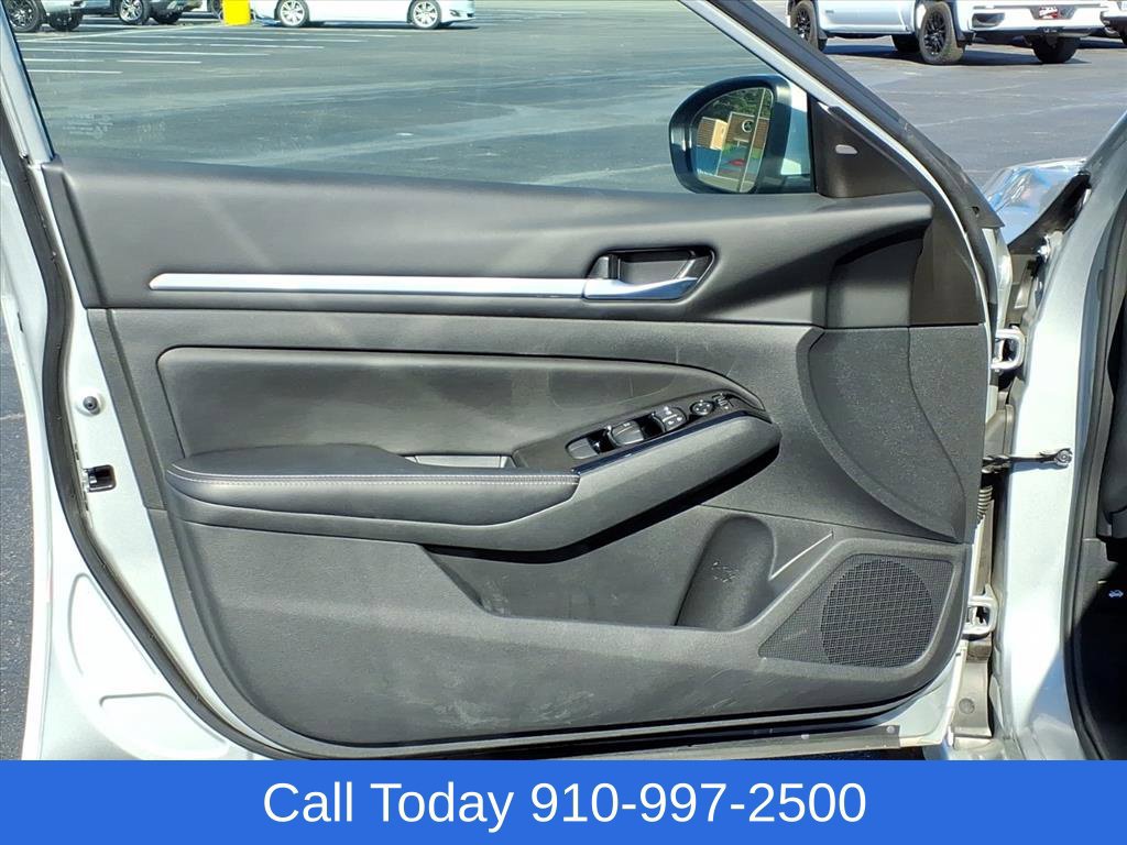 Used 2023 Nissan Altima 2.5 SV FWD image 17