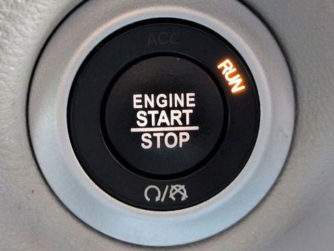 Certified 2024 Chrysler Pacifica Touring-L image 21