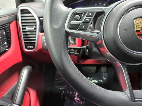 Used 2022 Porsche Cayenne Platinum Edition image 15