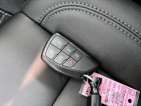 Used 2026 Chevrolet Suburban LT RWD image 14