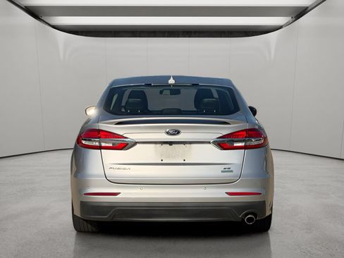 Used 2019 Ford Fusion SE w/ Equipment Group 151A FWD image 4