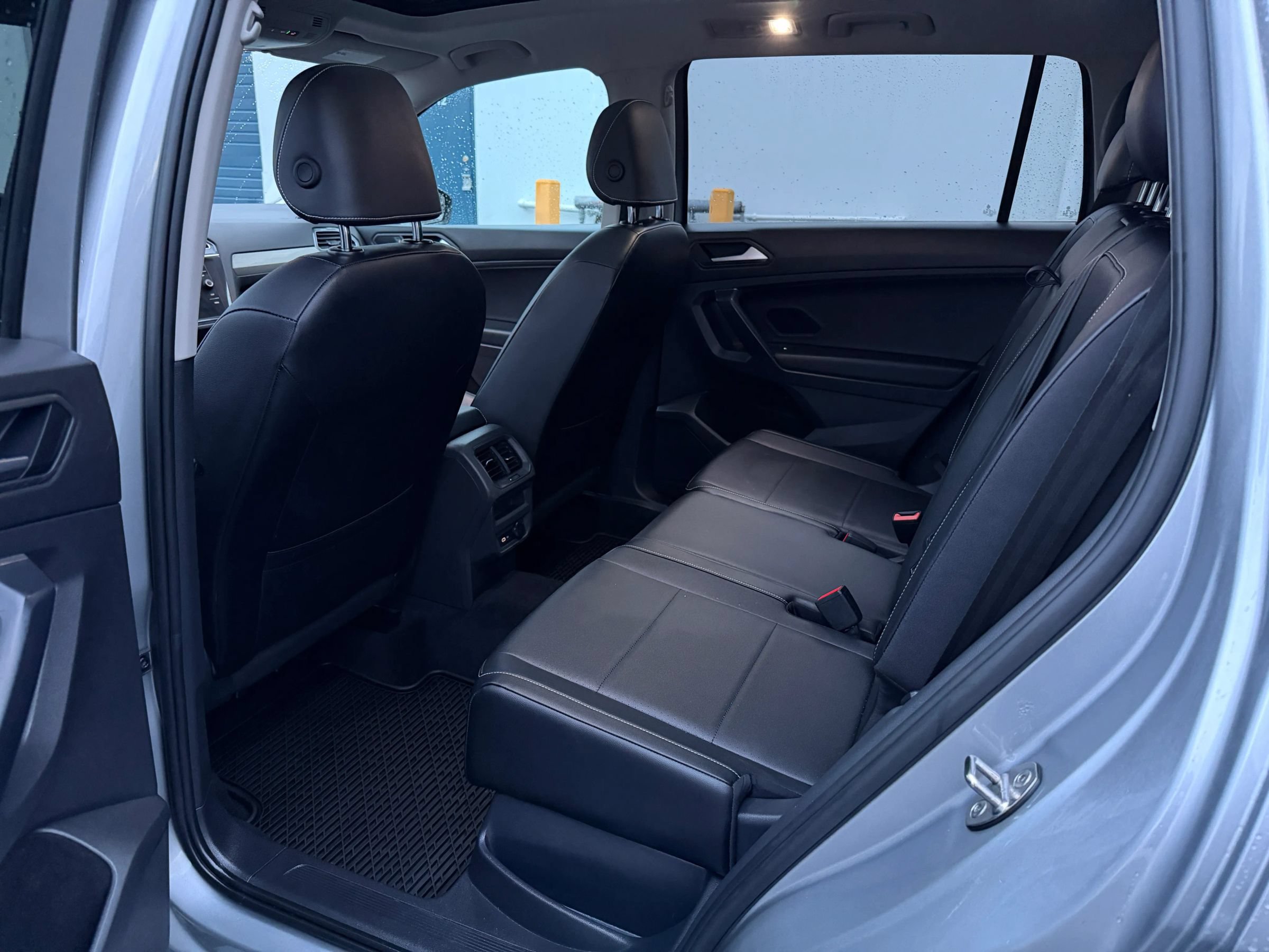 Used 2021 Volkswagen Tiguan SEL AWD/4WD image 18