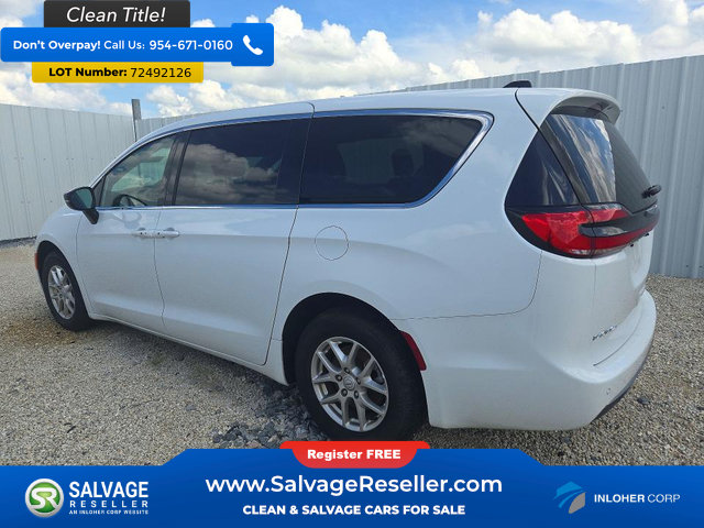 Used 2026 Chrysler Pacifica Select FWD image 3