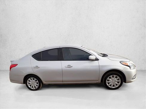 Used 2019 Nissan Versa SV image 5