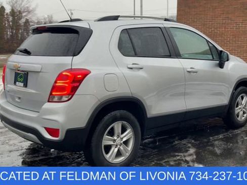 Certified 2022 Chevrolet Trax LT w/ LT Convenience Package image 8