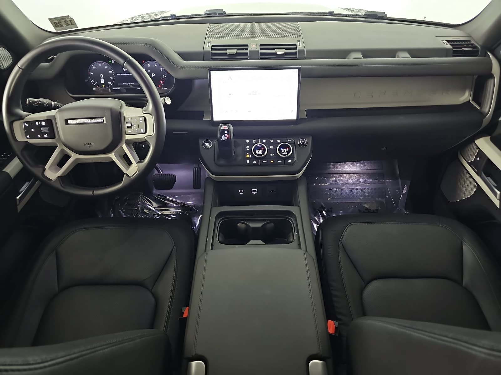 Used 2024 Land Rover Defender 130 X-Dynamic SE AWD/4WD image 11