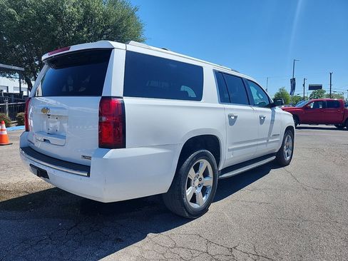 Used 2017 Chevrolet Suburban Premier RWD image 3