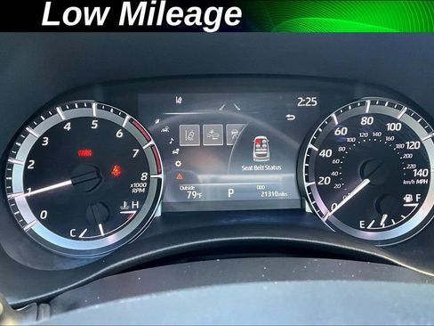 Used 2023 Toyota Highlander XSE image 2