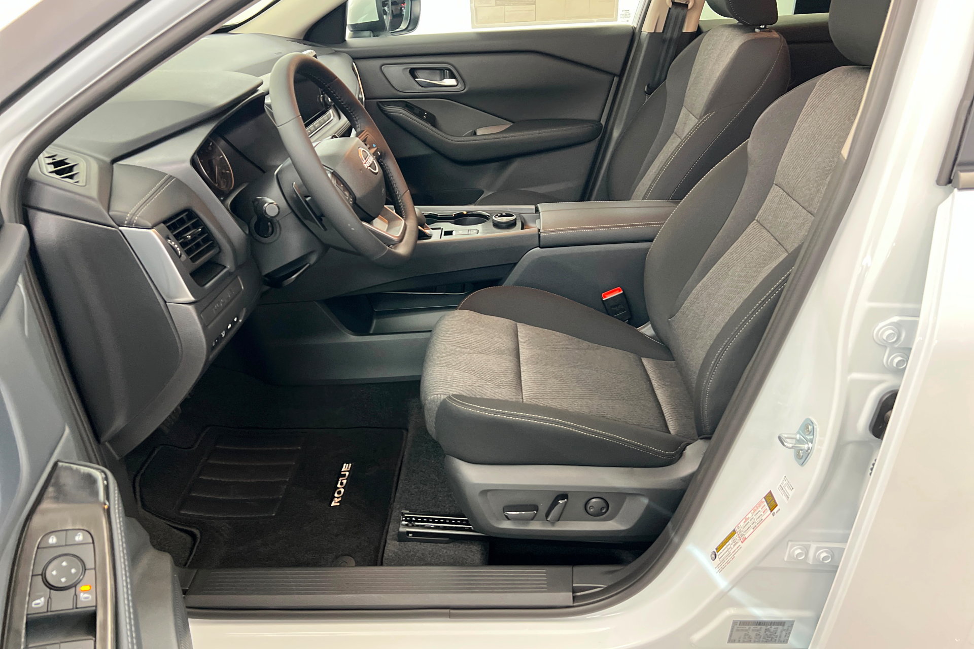 New 2026 Nissan Rogue SV w/ Cold Weather Package AWD/4WD image 17
