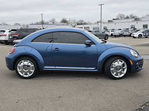 Used 2019 Volkswagen Beetle 2.0T SE w/ SE Premium Package image 8