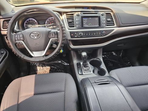 Used 2016 Toyota Highlander LE AWD/4WD image 22