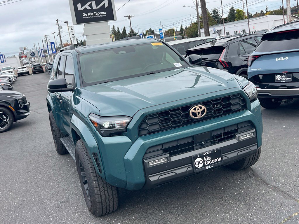 Used 2025 Toyota 4Runner TRD Off-Road Premium AWD/4WD image 3