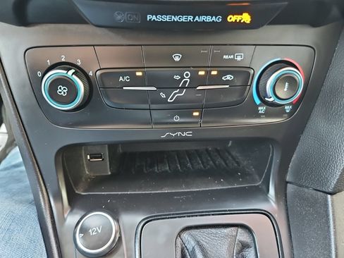 Used 2016 Ford Focus SE FWD image 18