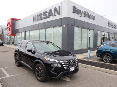 Certified 2025 Nissan Rogue SV AWD/4WD image 2