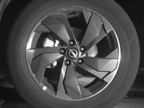 Used 2025 Nissan Rogue SV image 12