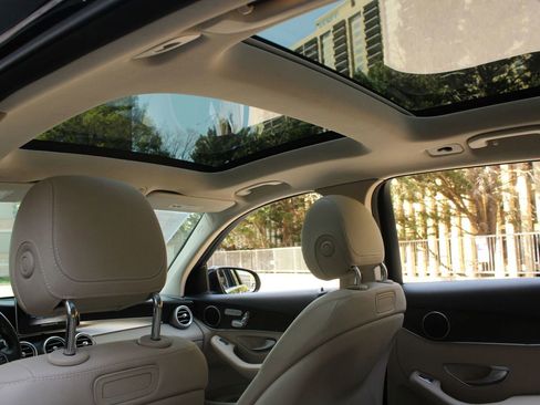 Used 2018 Mercedes-Benz GLC 300 4MATIC image 21