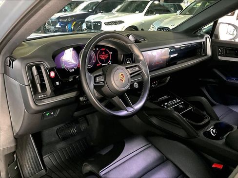 Used 2024 Porsche Cayenne image 17