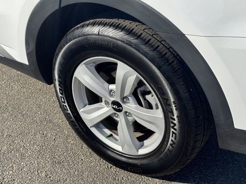 Certified 2025 Kia Sorento LX image 6
