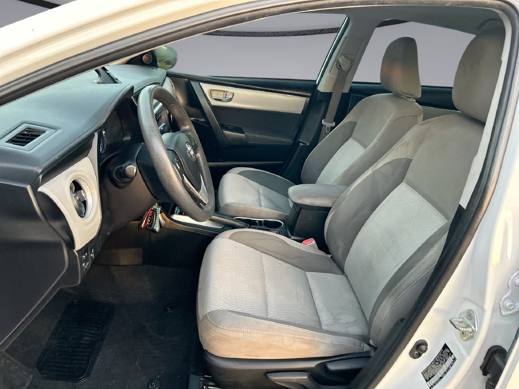 Used 2018 Toyota Corolla LE FWD image 11