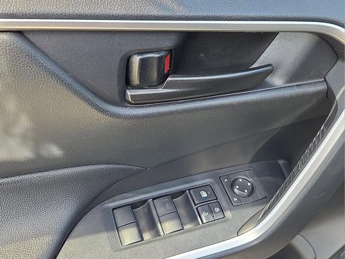 Used 2024 Toyota RAV4 LE AWD/4WD image 13
