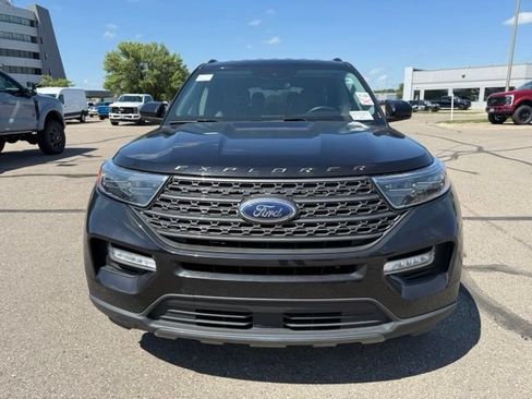 Used 2024 Ford Explorer XLT w/ Equipment Group 202A AWD/4WD image 5