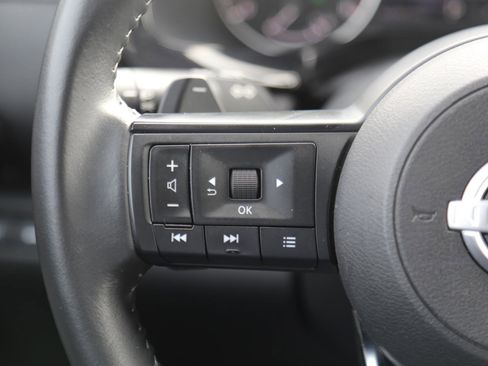 Used 2025 Nissan Pathfinder SV image 12